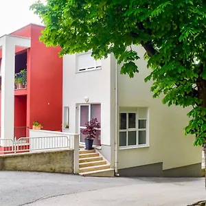 Stazion With Free Parking Apartman